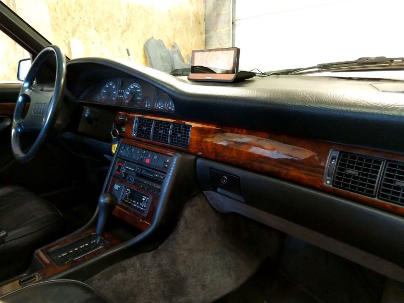 Audi v8