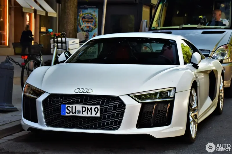 Audi r8 v10 Plus белая