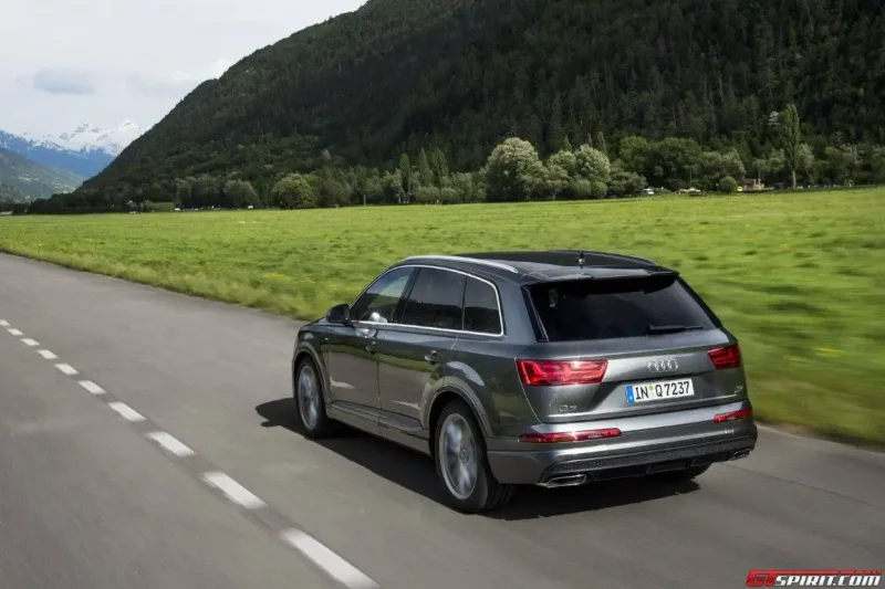 Ауди q7 2016