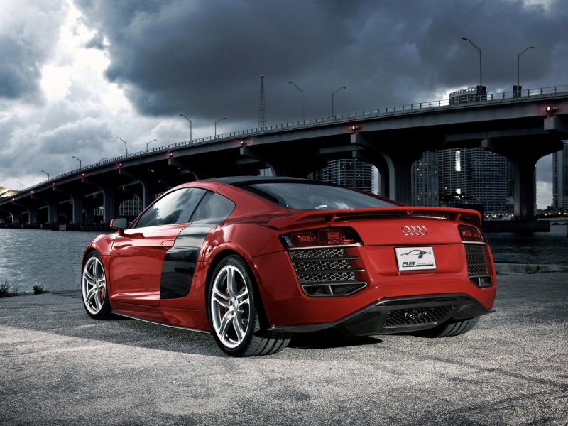 Audi r8 красная