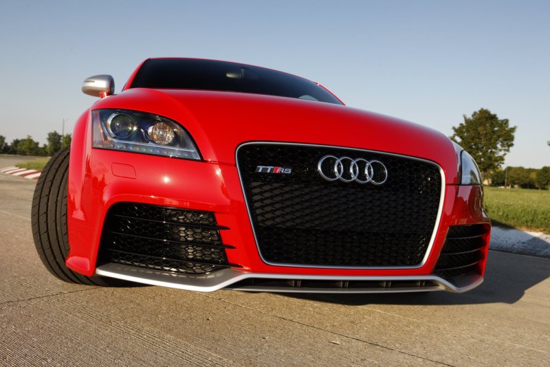 Audi TT RS красный