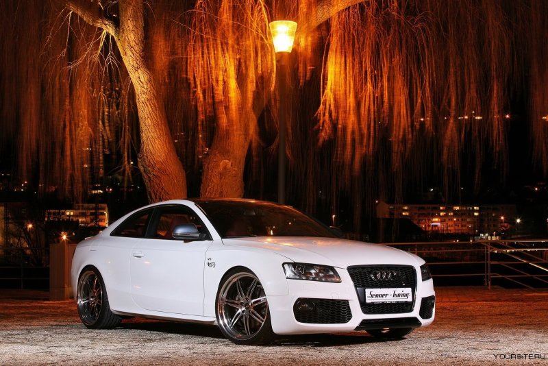 Машина Ауди s5