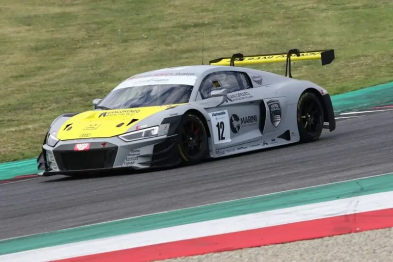 Audi r8 LMS чёрная