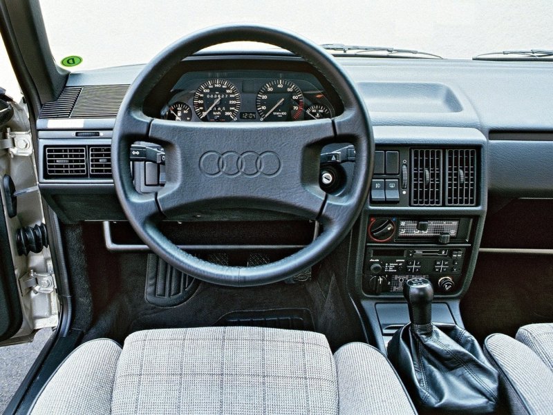 Audi 100 quattro салон
