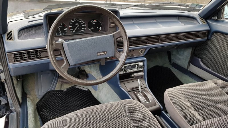 Audi 200 Interior