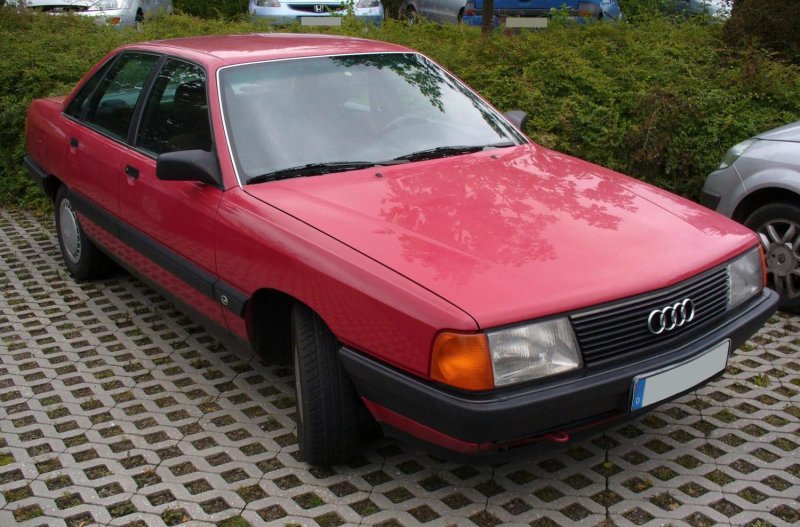 Audi 100 c3 v8