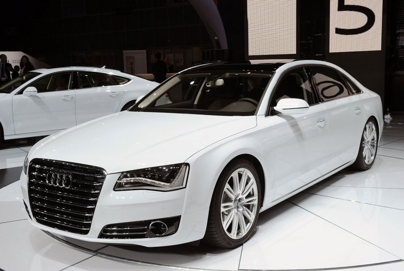 Audi a8l белая
