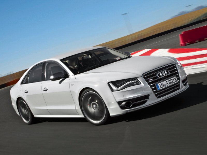 Audi s8 2013