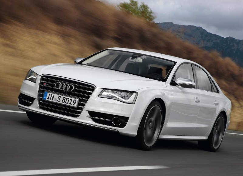 Audi s8 2013
