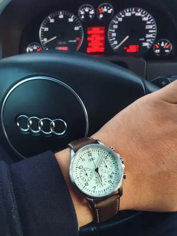 Часы от Audi q5