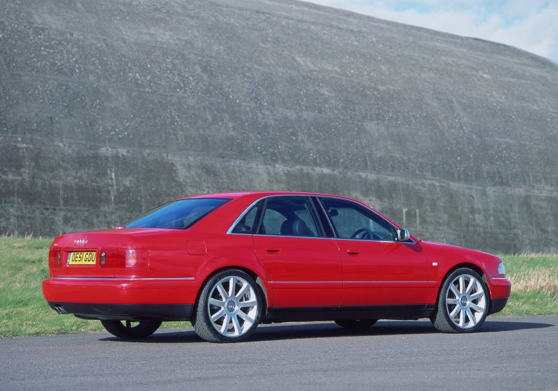 Audi s8 d2