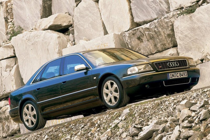 Audi s8 d2 2000