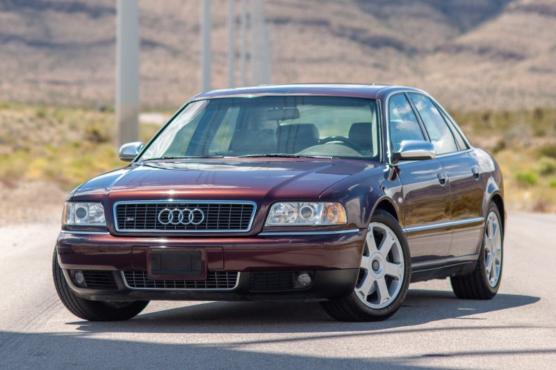 Audi s8 d2 2000