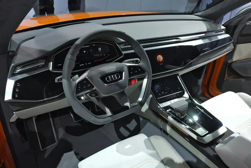 Audi q8 салон