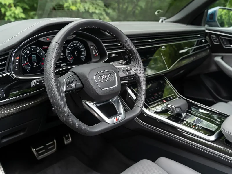 Салон Audi q8 салон