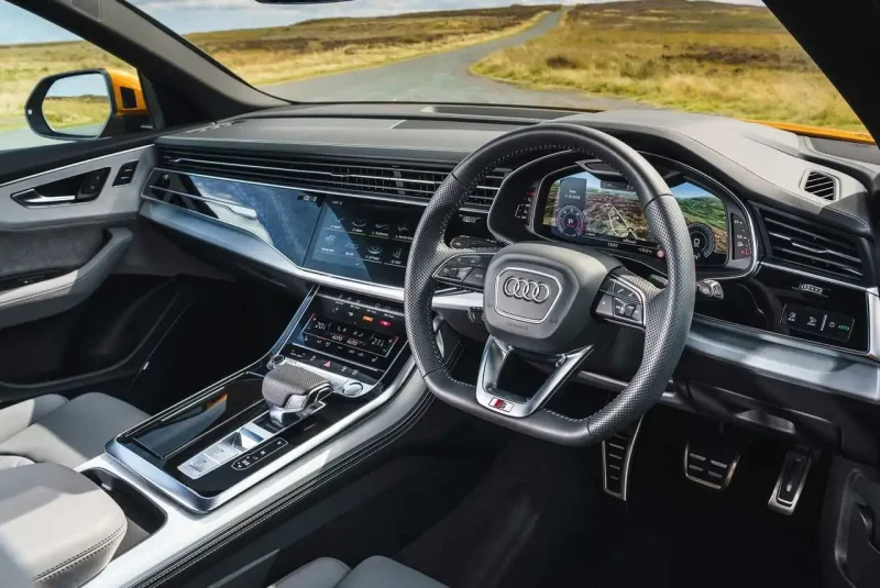 Audi q8 салон