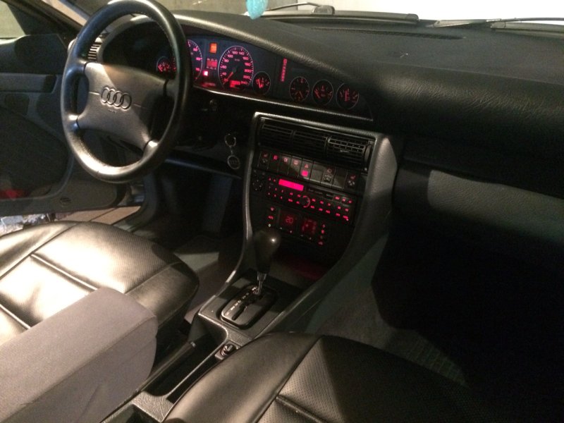 Audi s8 d2 1996
