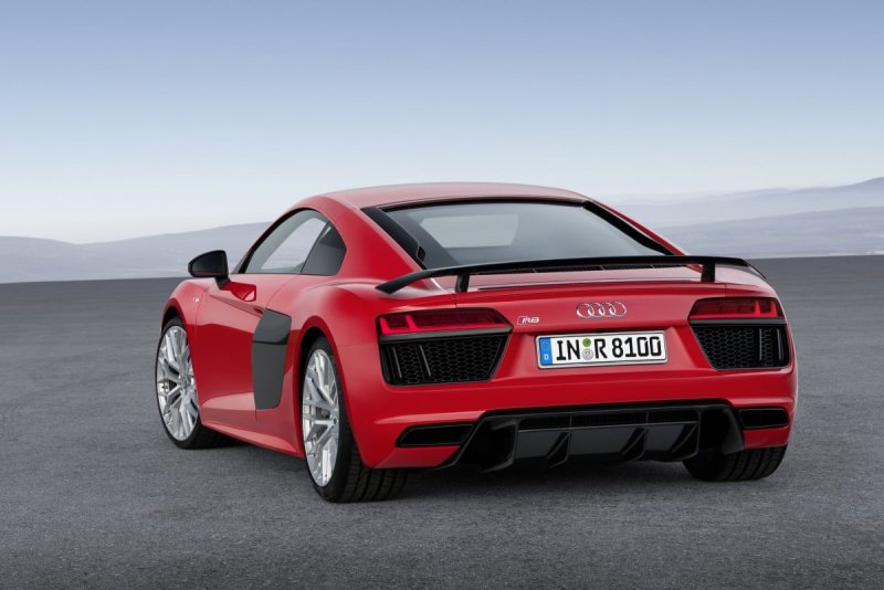 Audi r8 v10 White