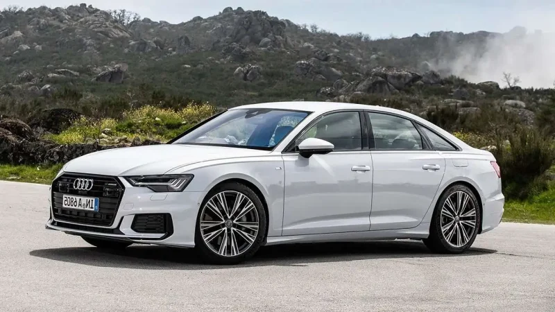 Audi a4 quattro 2021 белого цвета седан