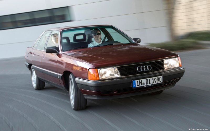 Audi 100 c2 Interior