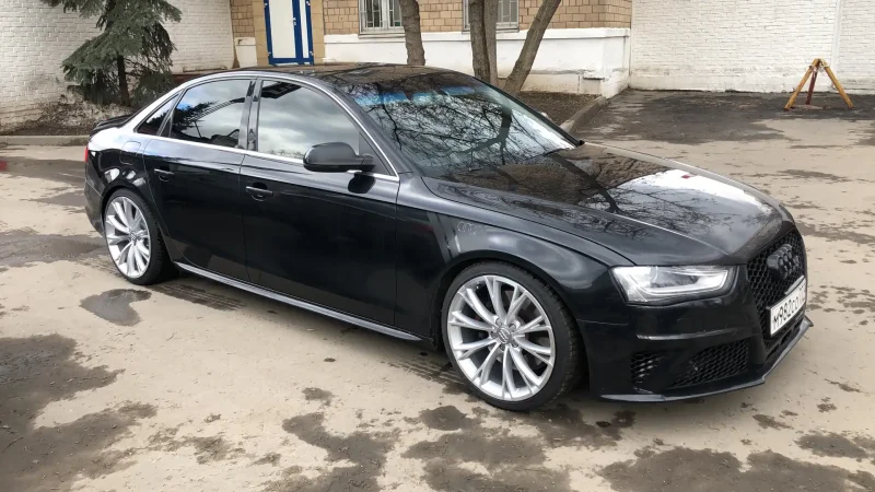 Audi a4 черная