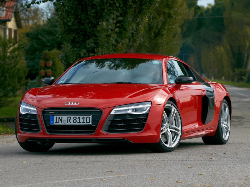 Audi r8 красная