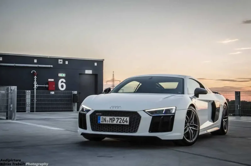 Ауди р8 v10 Plus