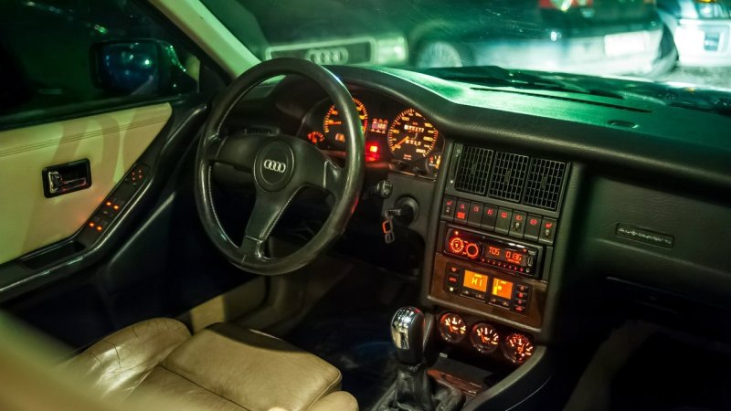 Audi 90 II (b3)салон