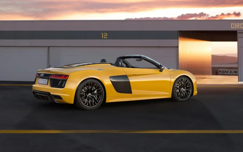 Автомобиль Audi r8 v10 Spyder 2017