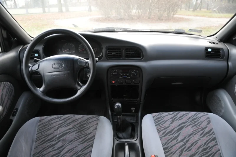 Kia Clarus 1 салон