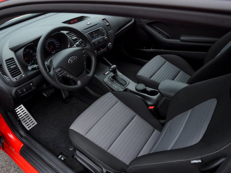 Kia Cerato 2013 салон