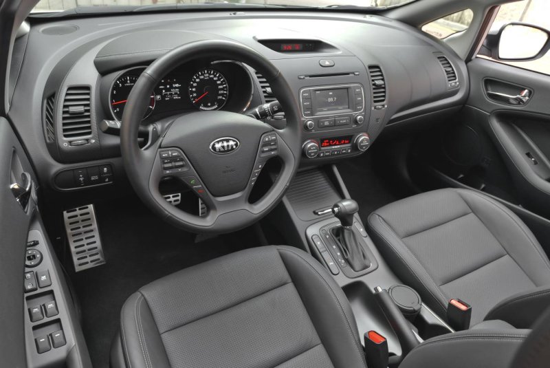 Kia Cerato 2013 салон
