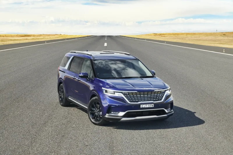 Kia минивэн Carnival 2021