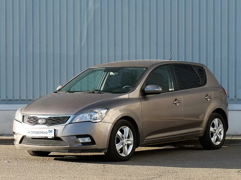 Kia Ceed 2011 хэтчбек