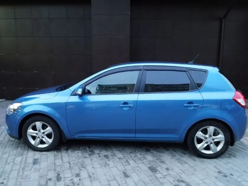 Kia Ceed 2010 хэтчбек