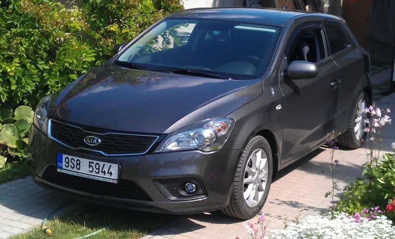 Kia Ceed 2011 хэтчбек салон