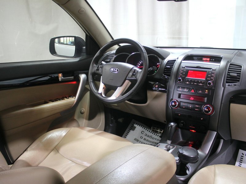 Kia Sorento 2010 салон