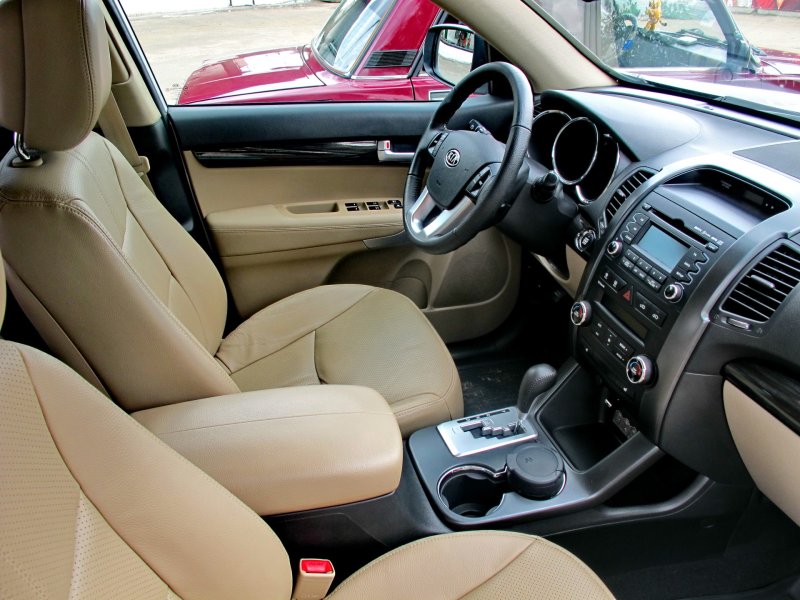 Kia Sorento белый салон
