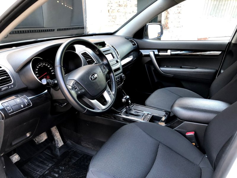Kia Sorento II салон