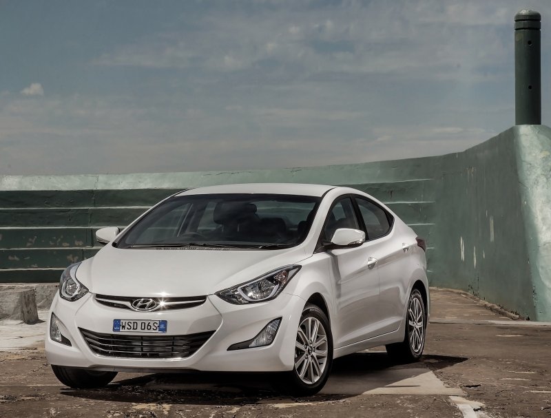Hyundai Elantra 2013 купе игрушка