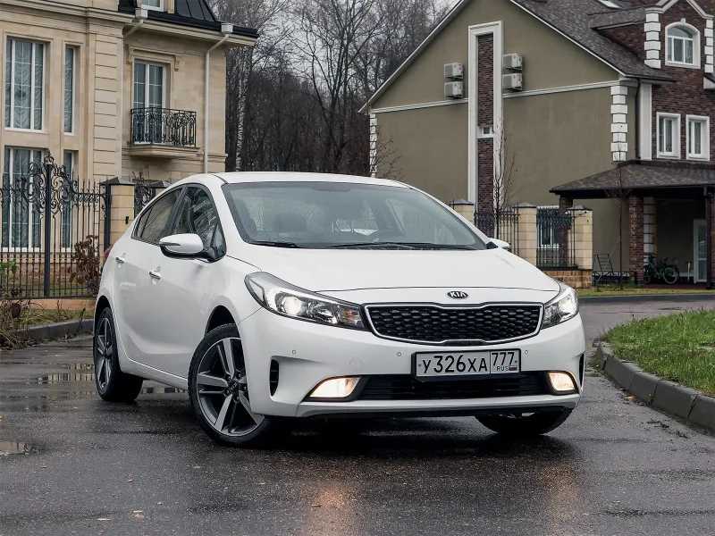 Серая Kia Cerato 2016