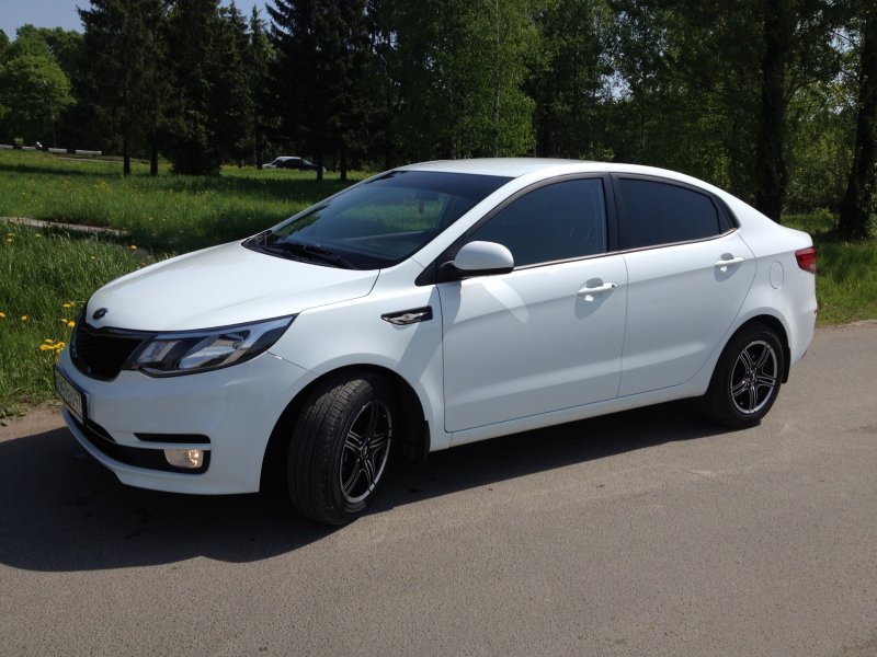 Kia Rio 2016 белая