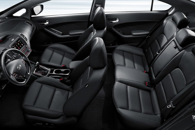 Kia Cerato IV Рестайлинг салон