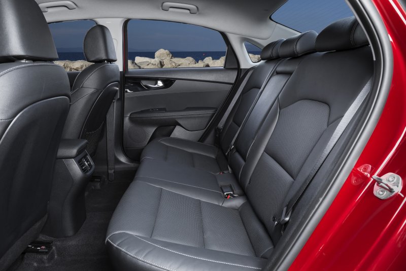 Kia Cerato 3 салон механика