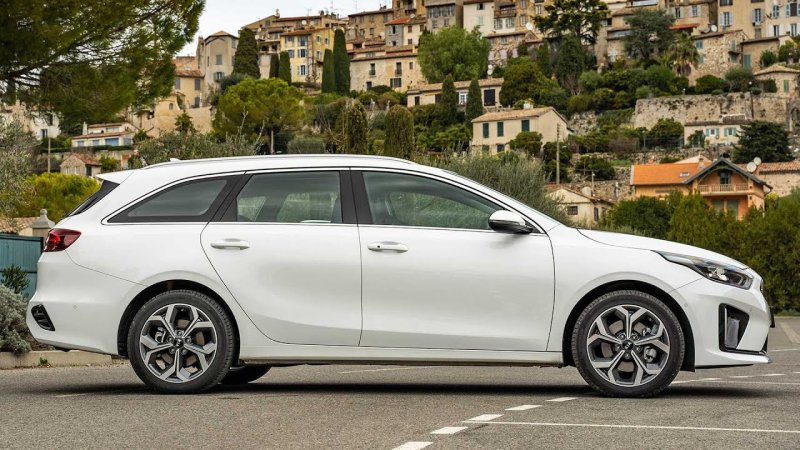 Kia Ceed SW 2021 белый