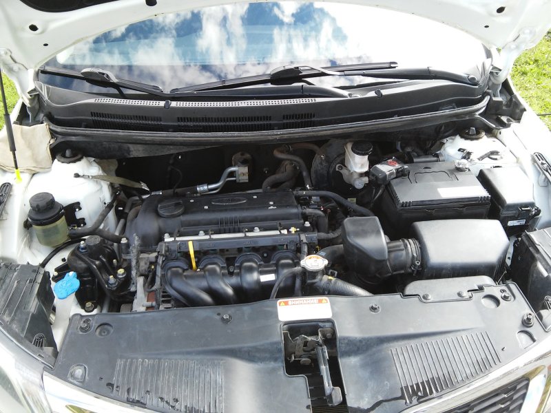 Kia Spectra подкапотное пространство