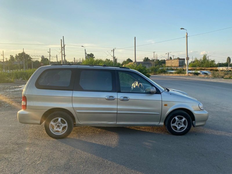Kia Carnival 2001