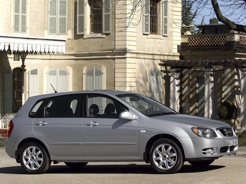 Kia Cerato 1 хэтчбек