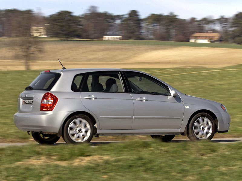 Kia Cerato 2005 хэтчбек