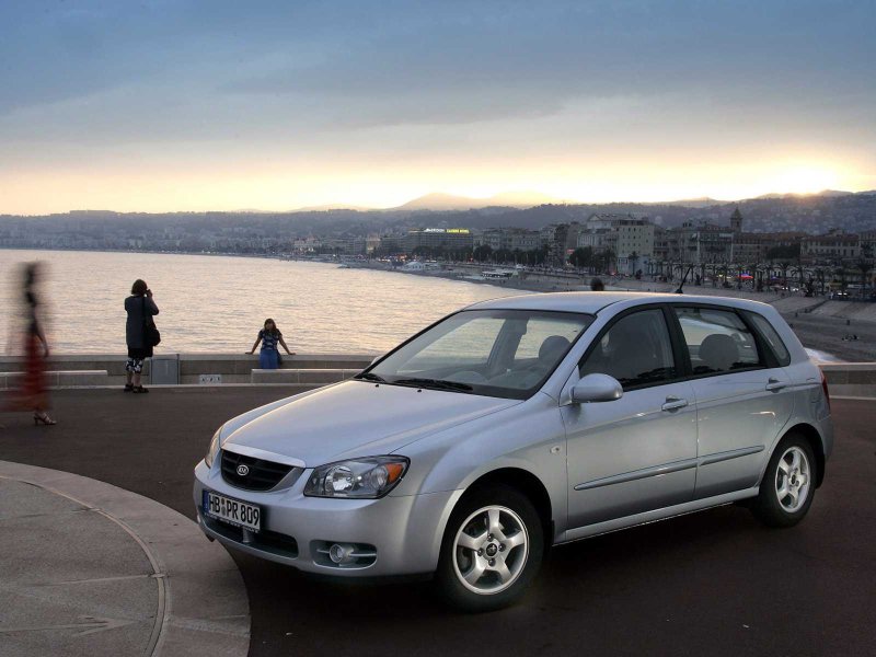 Kia Cerato 2004 хэтчбек